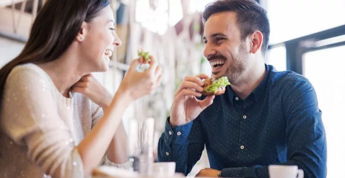 couple eating a healthy meal at a restaurant